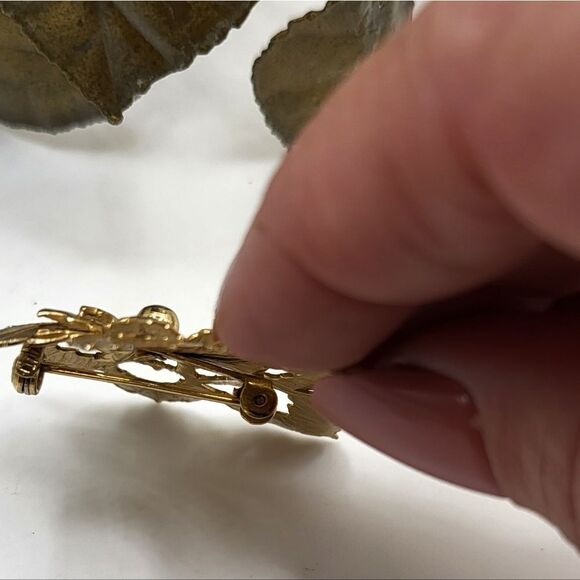 "5/$25" Vintage Gold Leaf Brooch Pin - Picture 5 of 6